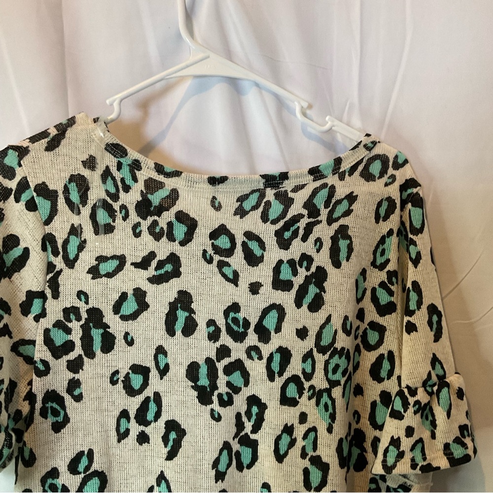 Hopely Women’s Short Sleeve Light Blue Leopard Print Waffle Knit Size Large - Picture 11 of 13
